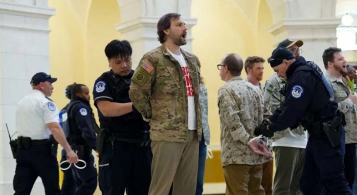 ইরানে যুদ্ধ চান না সাবেক মার্কিন সেনারা, বিক্ষোভে গিয়ে আটক ৬০